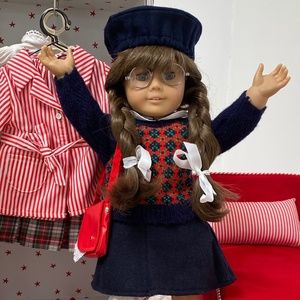 1st Edition (1989) American Girl Molly McIntire with Trunk, Bed, and Accessories